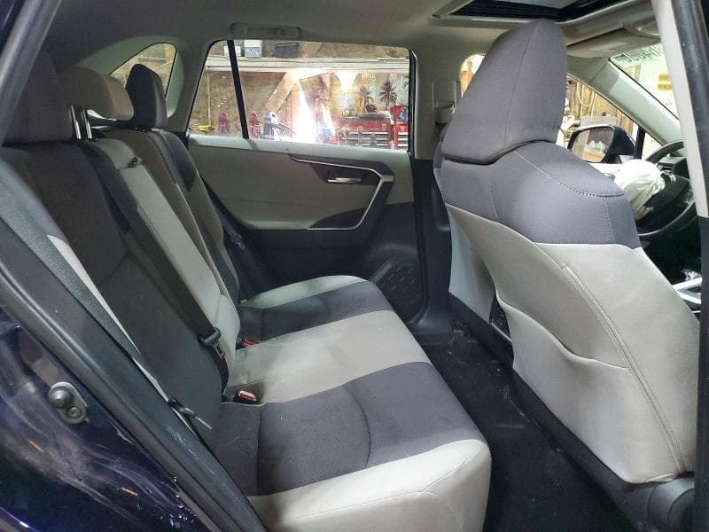 2019 TOYOTA RAV4 XLE 11