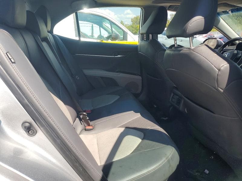2020 TOYOTA CAMRY XLE 10