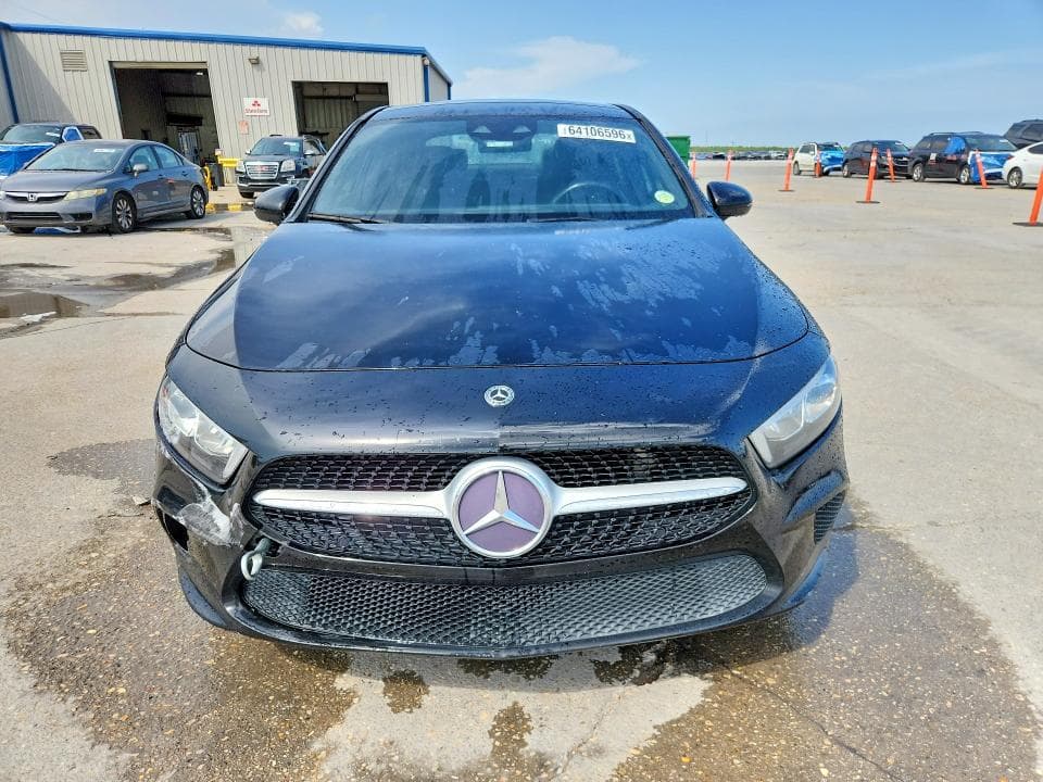 2019 MERCEDES-BENZ A 220 5