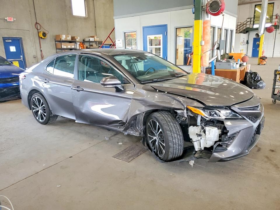 2020 TOYOTA CAMRY SE 4