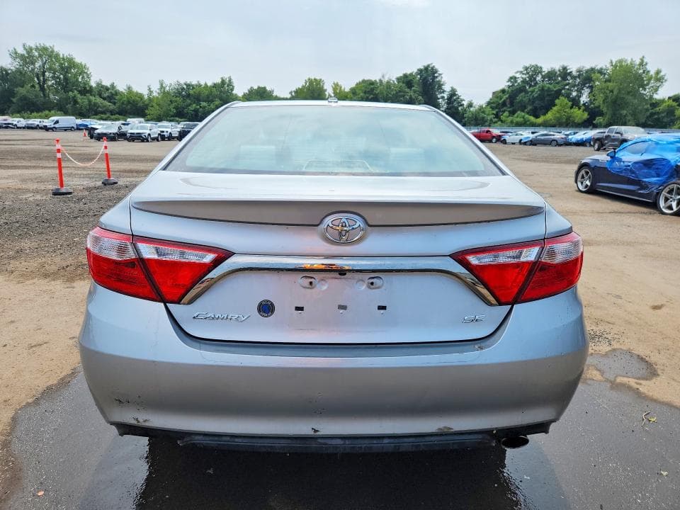 2017 TOYOTA CAMRY SE 6