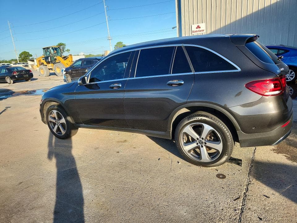 2022 MERCEDES-BENZ GLC 300 2