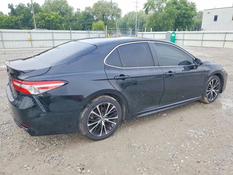 2018 TOYOTA CAMRY SE 3