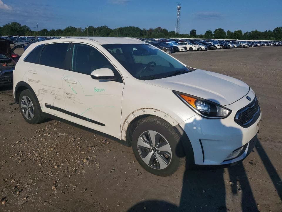 2017 KIA NIRO LX 4