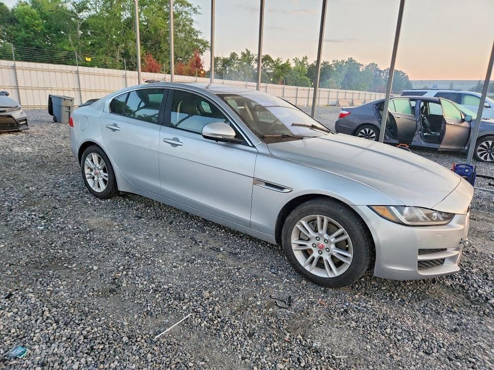 2018 JAGUAR XE PREMIUM 4