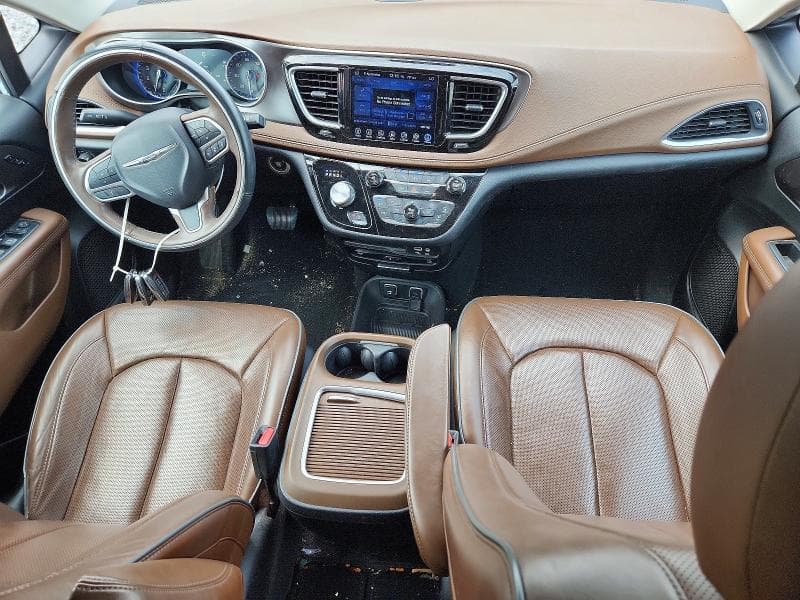 2017 CHRYSLER PACIFICA LIMITED 8