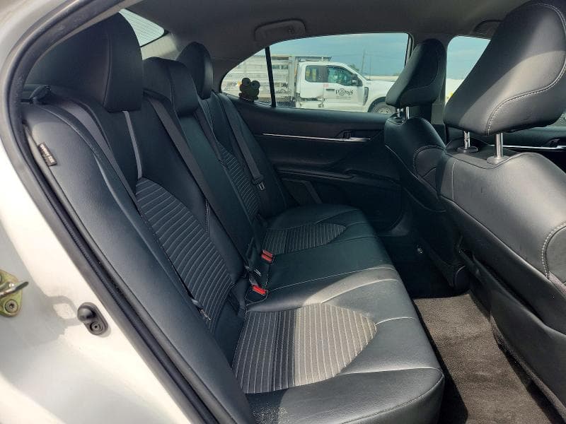 2020 TOYOTA CAMRY SE 10