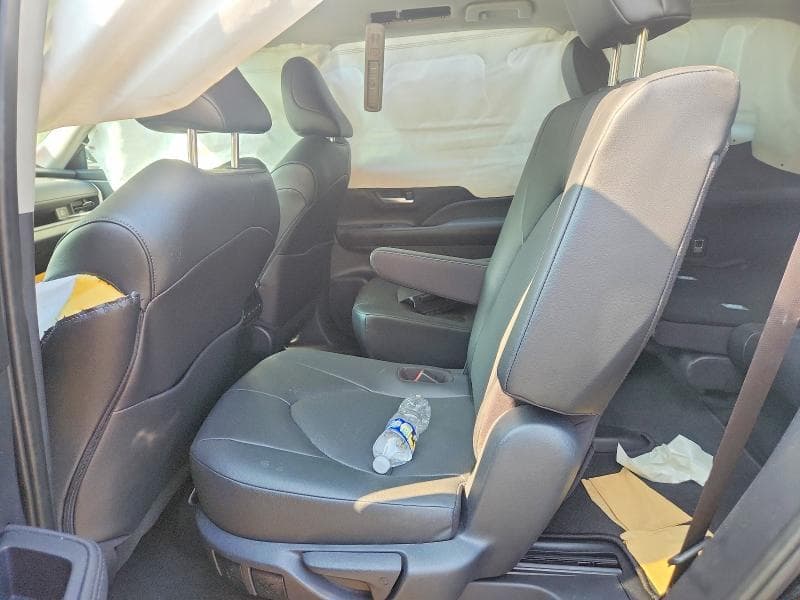 2026 TOYOTA GRAND HIGHLANDER XLE 10