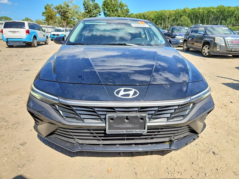 2025 HYUNDAI ELANTRA SE 5