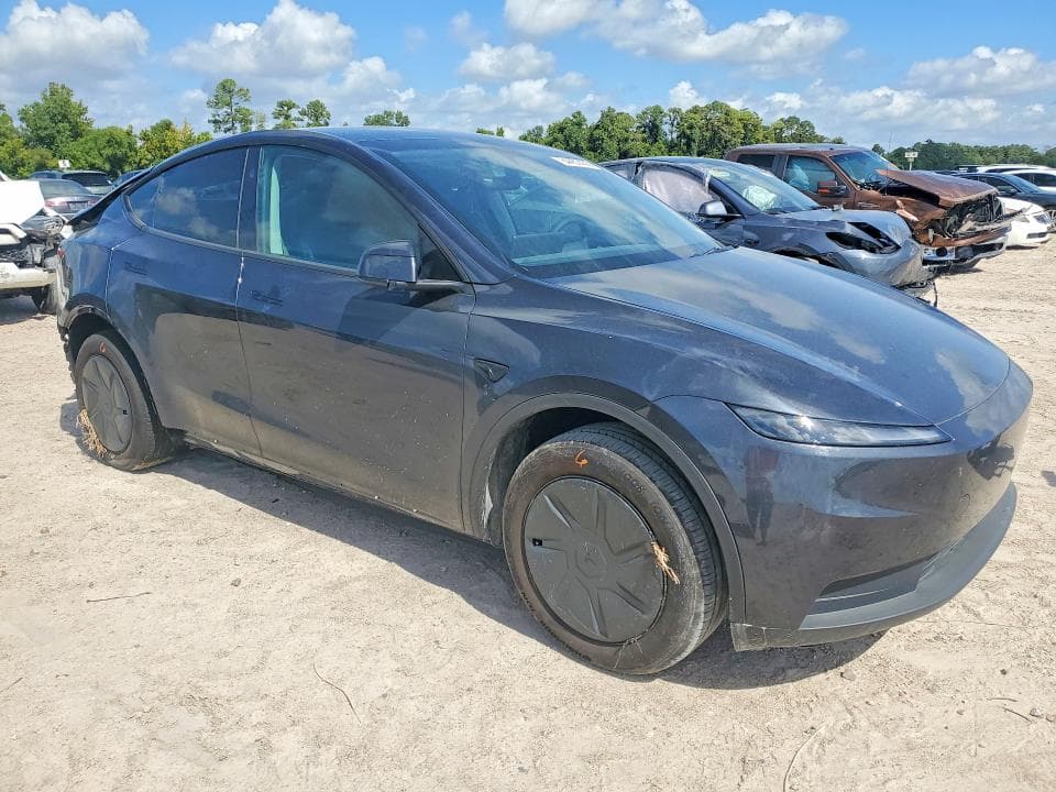 2026 TESLA MODEL  Y 4
