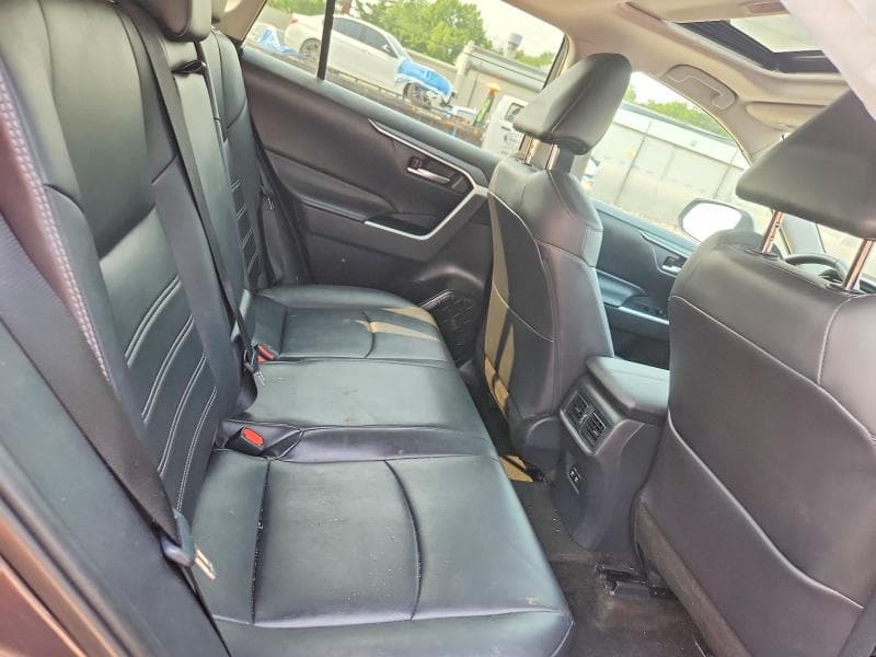 2019 TOYOTA RAV4 XLE PREMIUM 11