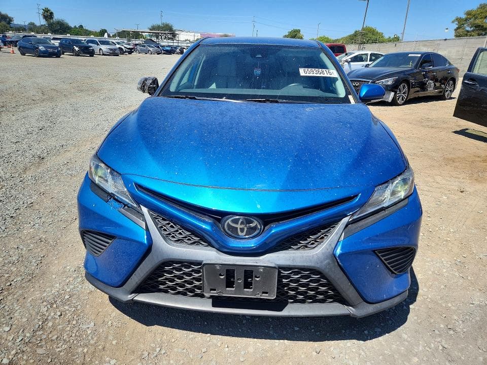 2020 TOYOTA CAMRY SE 5
