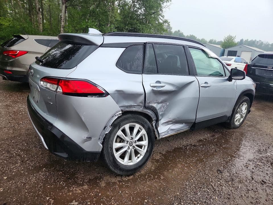 2022 TOYOTA COROLLA CROSS LE 3