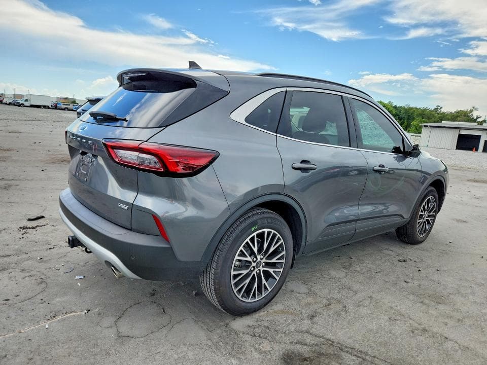 2025 FORD ESCAPE 3
