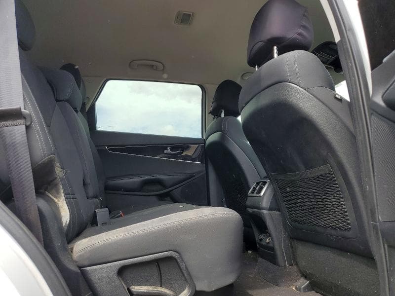 2017 KIA SORENTO LX 11