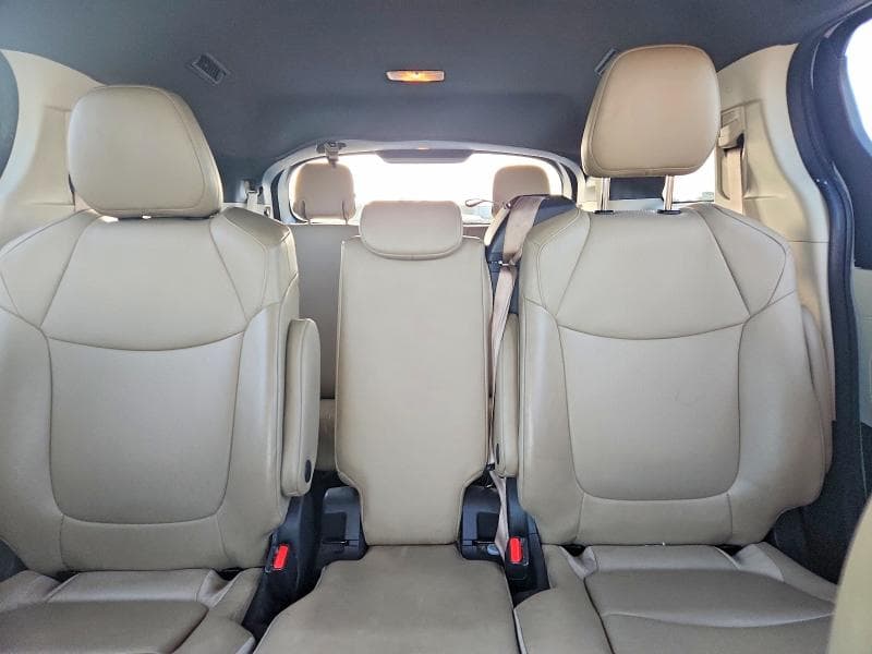 2022 TOYOTA SIENNA XLE 10