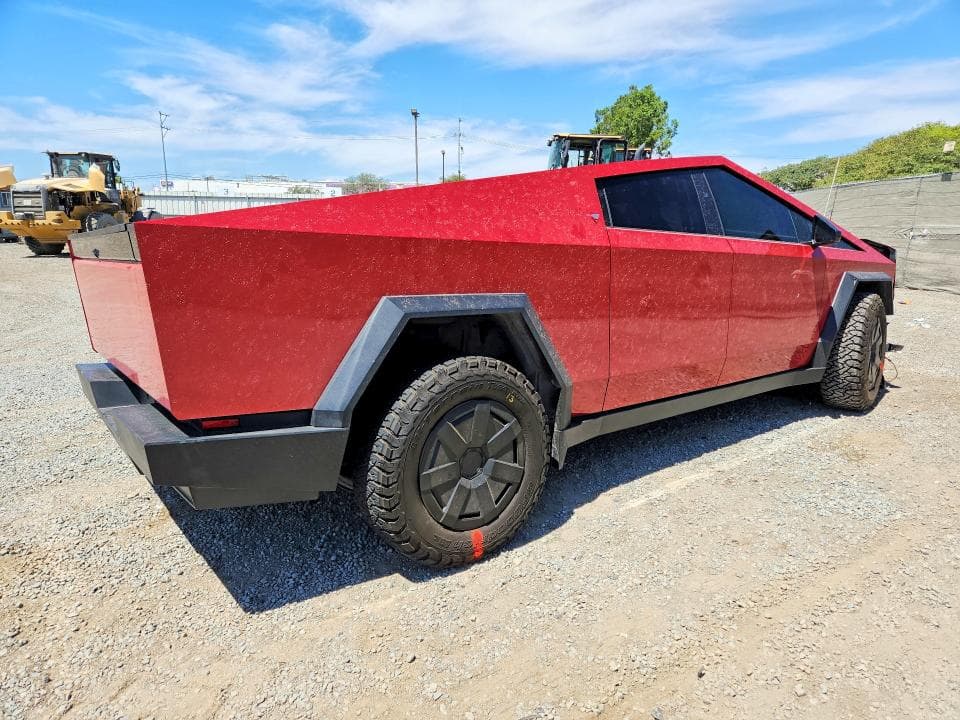 2025 TESLA CYBERTRUCK 3