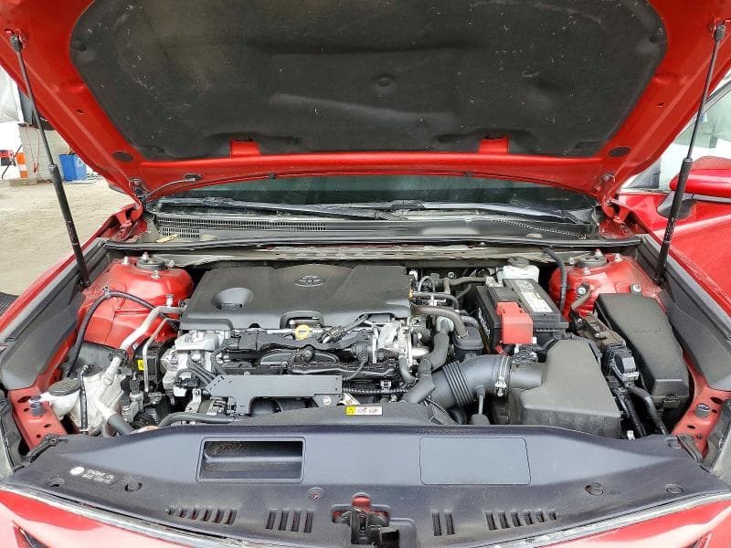 2020 TOYOTA CAMRY SE 11