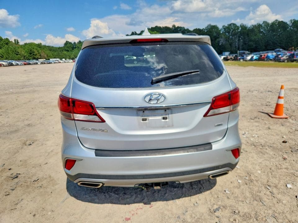 2017 HYUNDAI SANTA FE SE 6