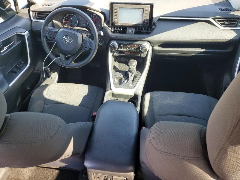 2020 TOYOTA RAV4 XLE 8