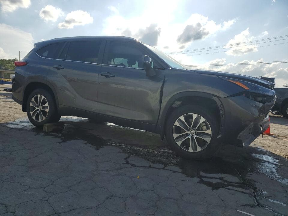 2023 TOYOTA HIGHLANDER XLE 4