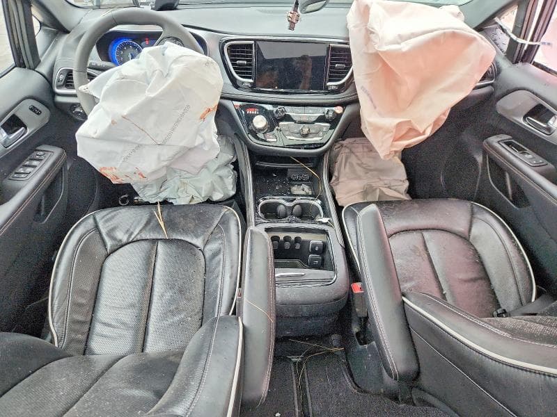 2025 CHRYSLER PACIFICA LIMITED 8