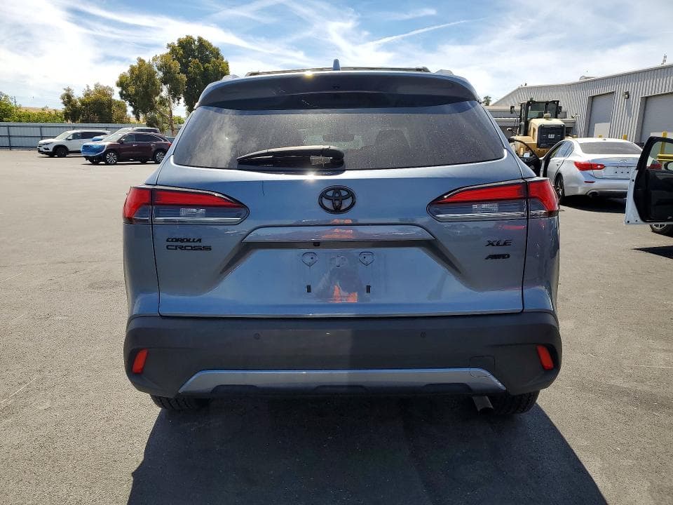 2022 TOYOTA COROLLA CROSS XLE 6