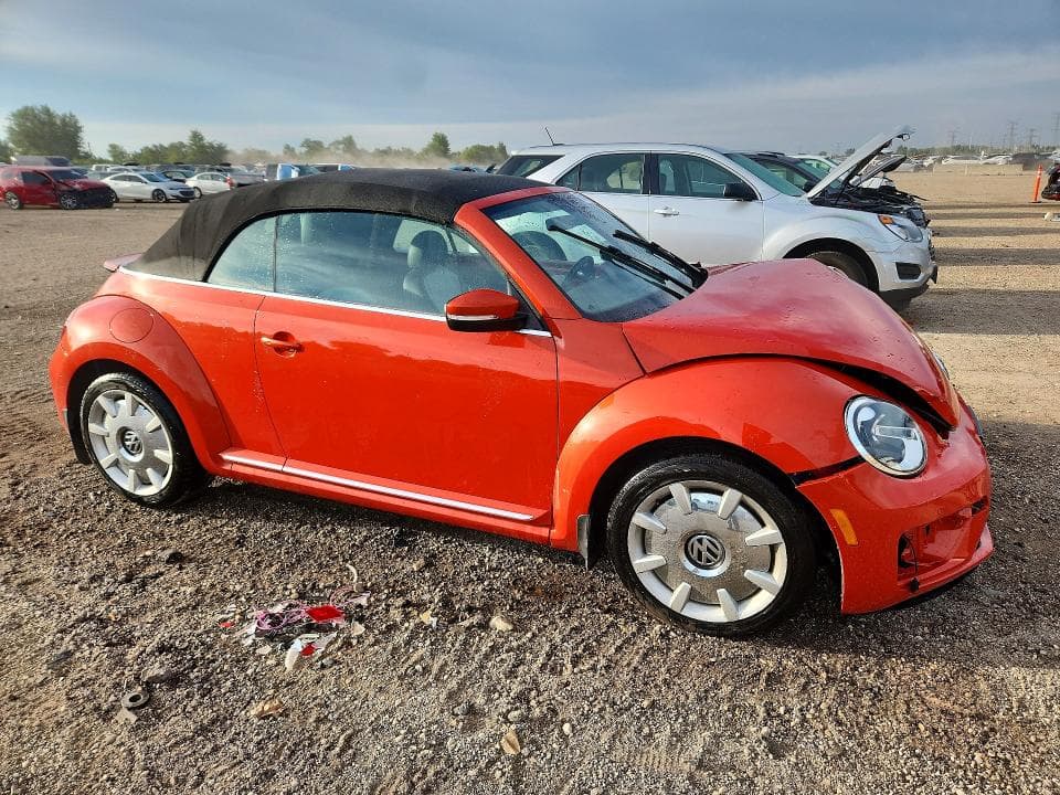 2017 VOLKSWAGEN BEETLE S/SE 4