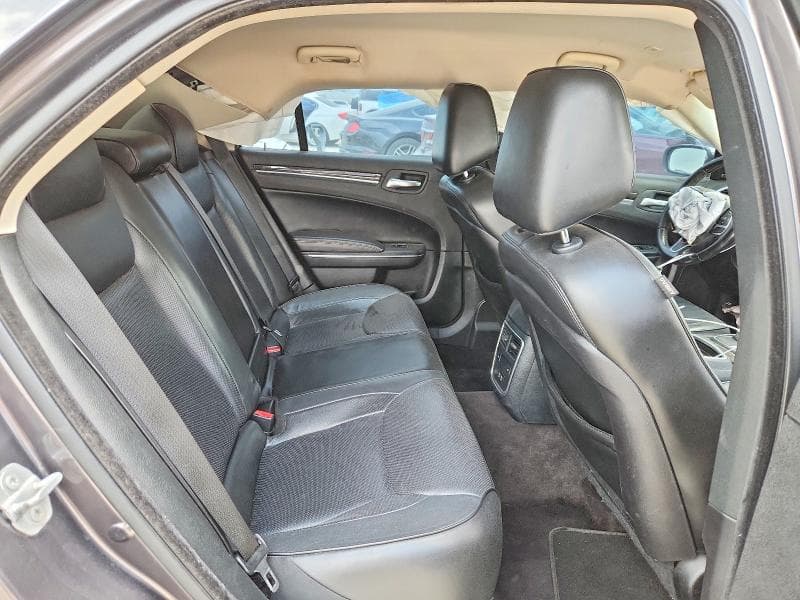 2018 CHRYSLER 300 LIMITED 10