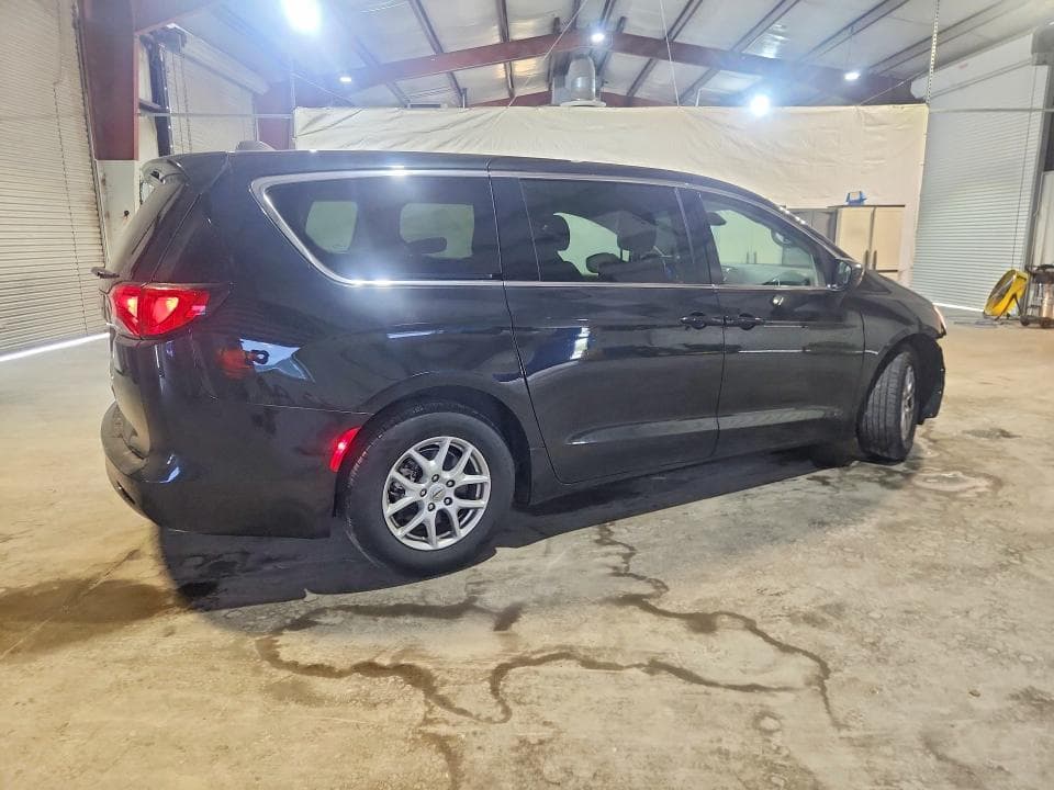 2023 CHRYSLER VOYAGER LX 3