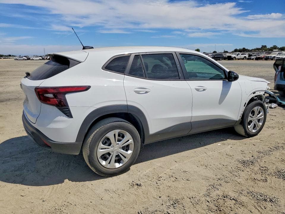 2024 CHEVROLET TRAX LS 3