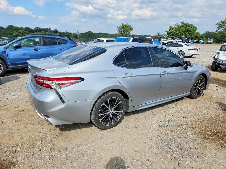 2018 TOYOTA CAMRY SE 3