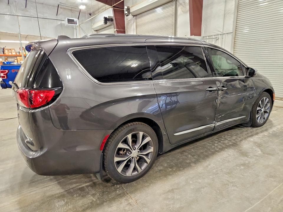 2017 CHRYSLER PACIFICA LIMITED 3