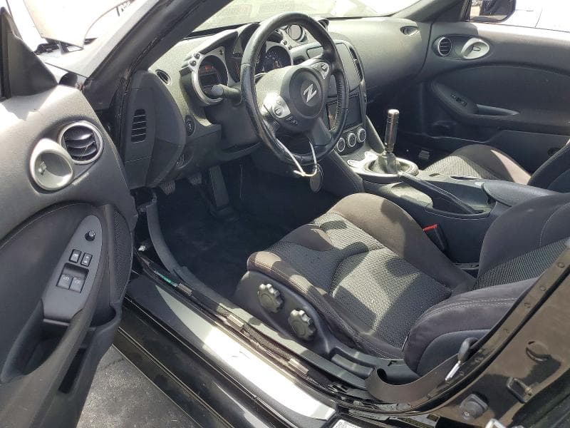 2017 NISSAN 370Z BASE 8
