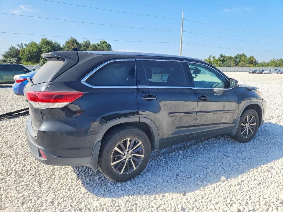 2018 TOYOTA HIGHLANDER XLE 3