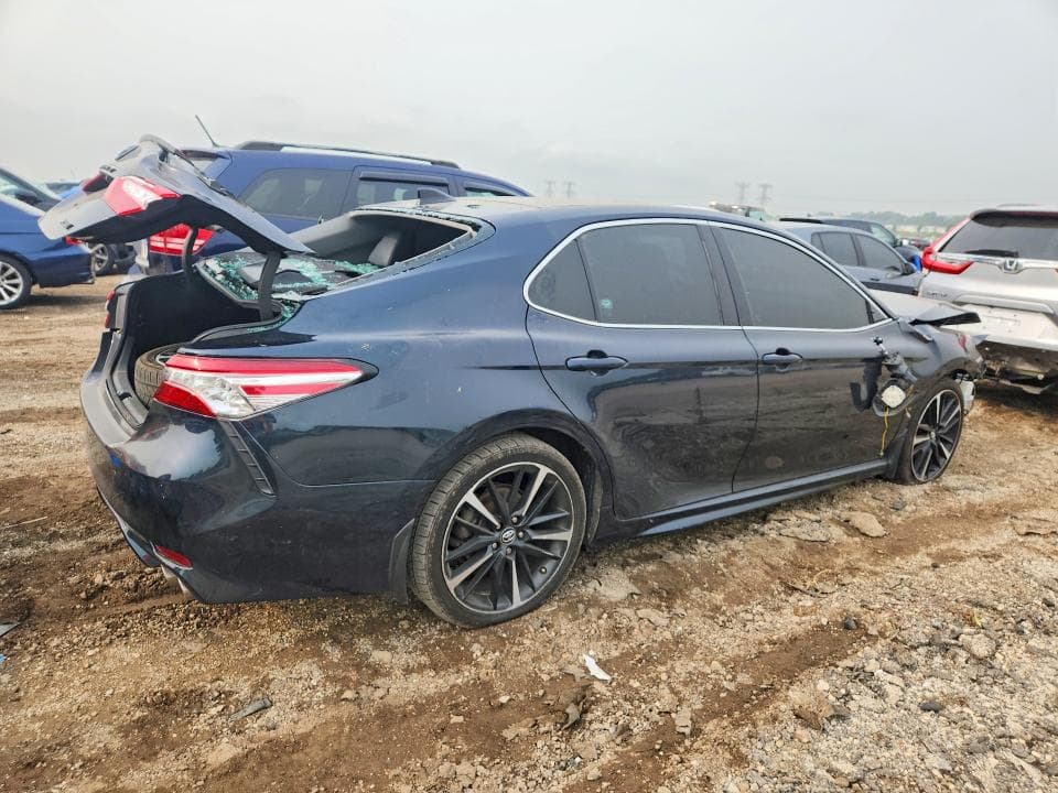 2020 TOYOTA CAMRY XSE 3