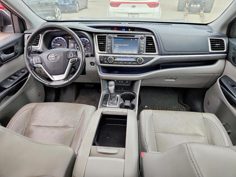 2017 TOYOTA HIGHLANDER LIMITED PLATINUM 8