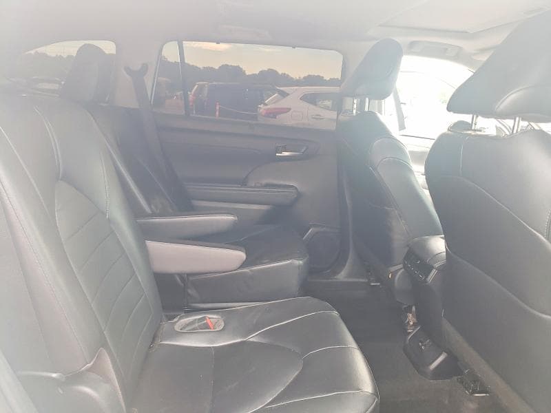 2023 TOYOTA HIGHLANDER XLE 11