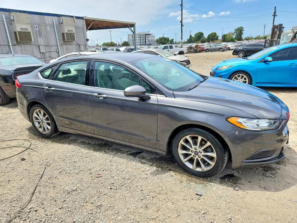 2017 FORD FUSION SE 4