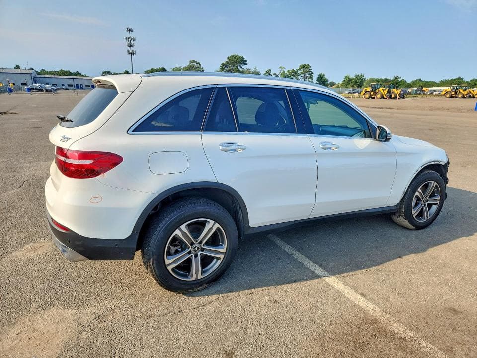 2017 MERCEDES-BENZ GLC 300 4MATIC 3