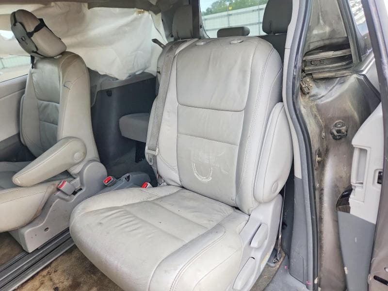 2018 TOYOTA SIENNA XLE 8-PASSENGER 11