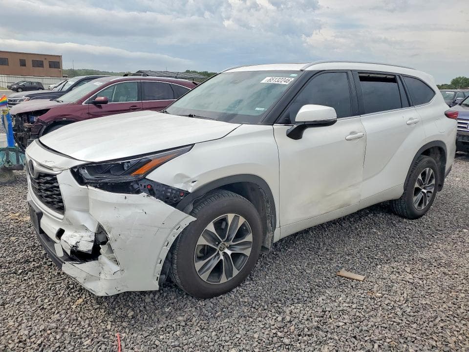 2022 TOYOTA HIGHLANDER XLE - 1