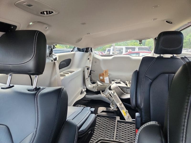 2024 CHRYSLER PACIFICA TOURING L 10