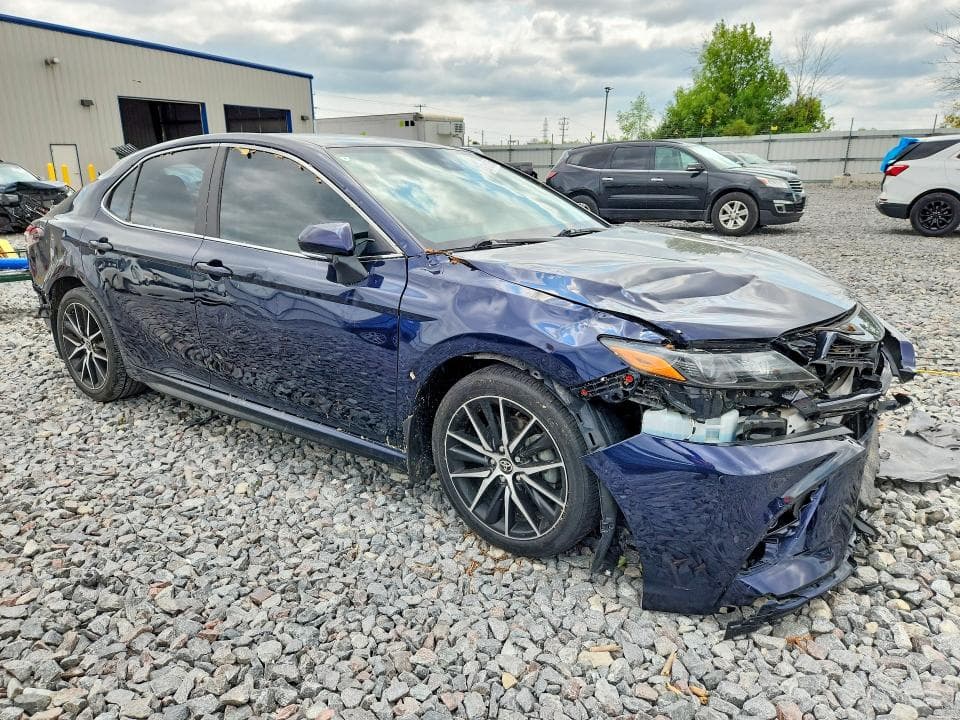 2022 TOYOTA CAMRY SE 4