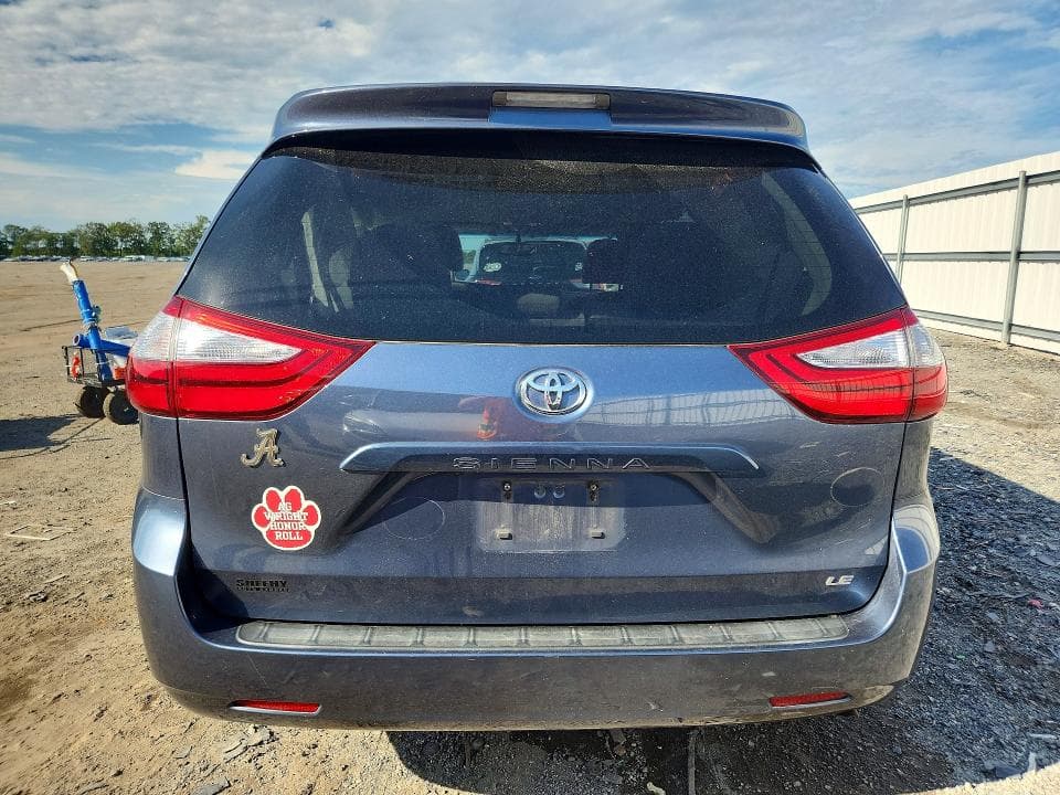 2017 TOYOTA SIENNA LE 6
