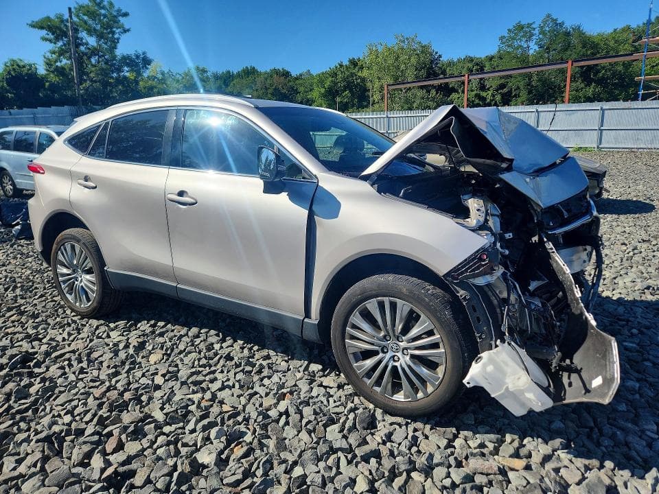 2024 TOYOTA VENZA XLE 4