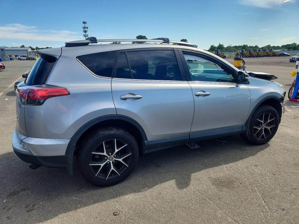2018 TOYOTA RAV4 SE 3