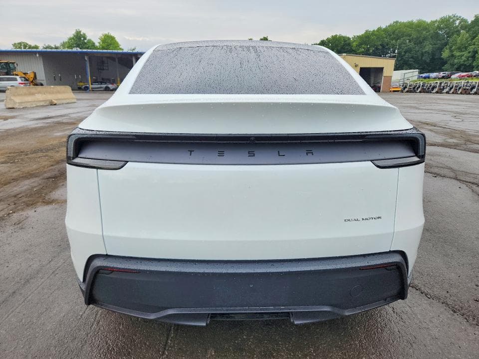2026 TESLA MODEL Y 6