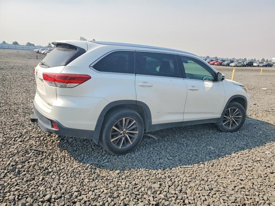 2019 TOYOTA HIGHLANDER XLE 3