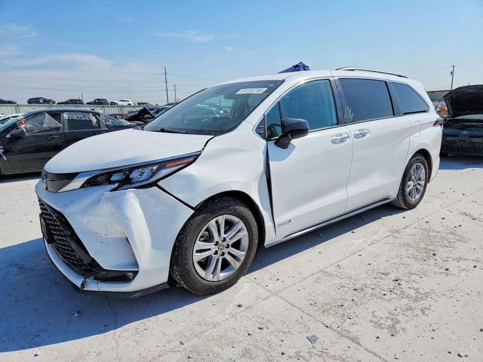 2021 TOYOTA SIENNA XSE